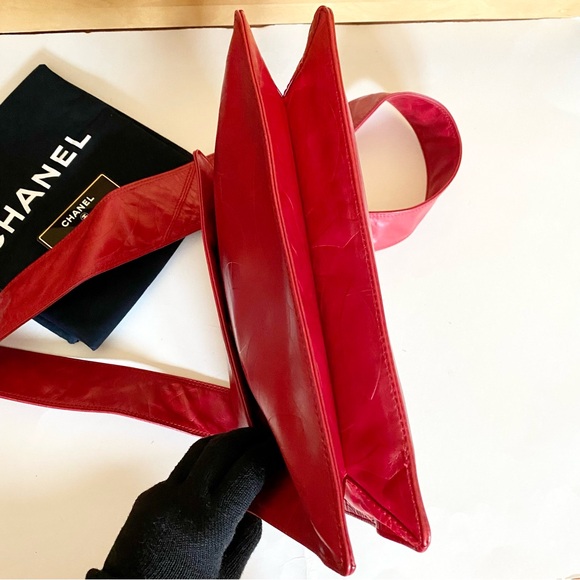 CHANEL LEATHER MESSENGER BAG❤️ - Picture 12 of 17